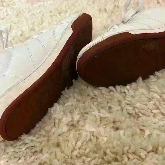 Tommy Hilfiger Women’s White with red accent sneakers. - Picture 6 of 6